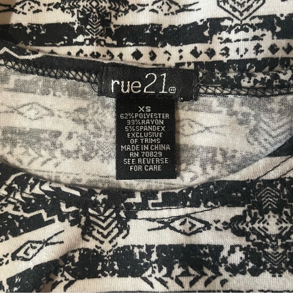 Rue 21 Top - Picture 3 of 3